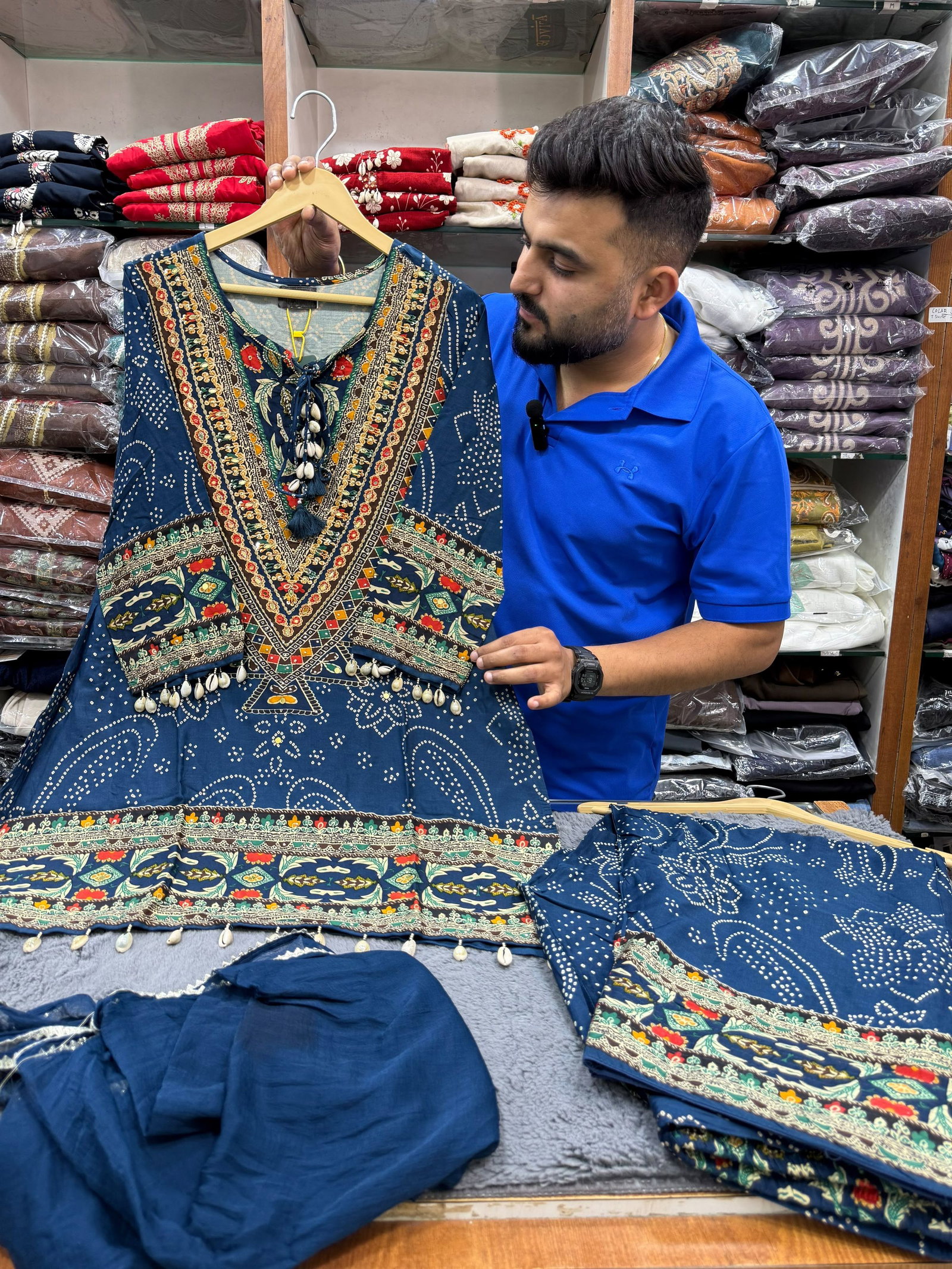 Kashish Farshi set  